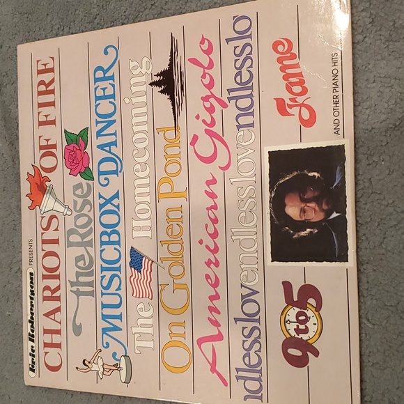 Eric Robertson piano hits record - Picture 1 of 4